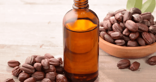 L’huile naturelle de jojoba, une huile incontournable pour le corps et les cheveux