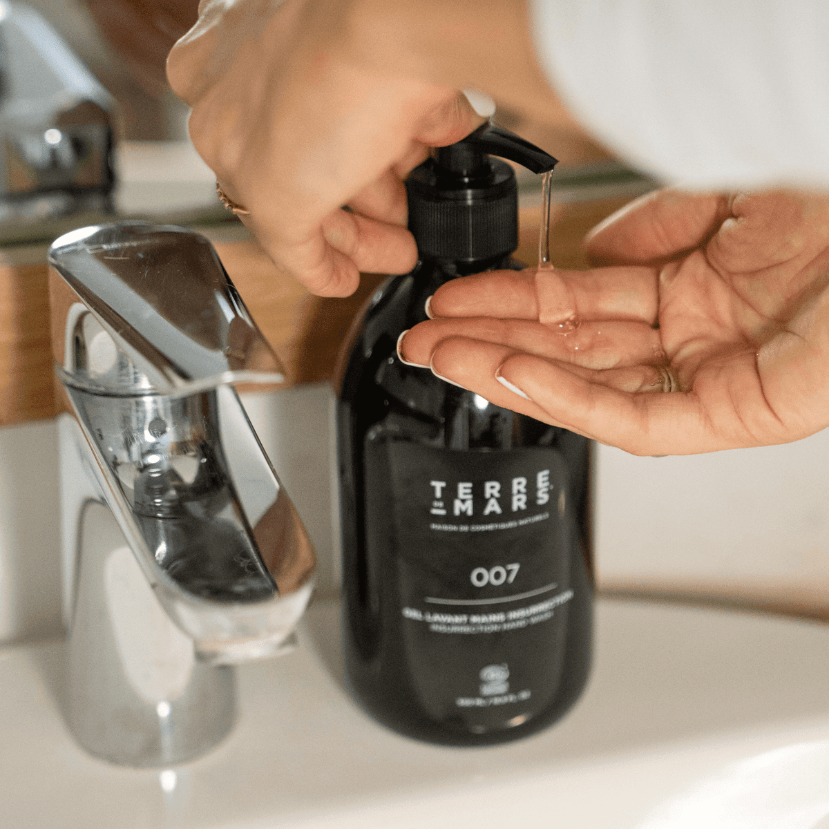 Hand Wash Gel Insurrection Body and Hand Care