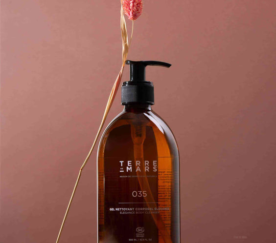 Gel Nettoyant Corporel Elégance - Pensé pour procurer une sensation de fraîcheur sans assécher la peau, il vous permet de vivre un rituel de détente, enivré par le parfum décontractant du thé blanc. Ce gel nettoyant est adapté aux peaux sensibles.Certifié