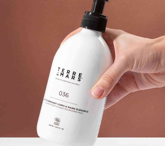 Lait Nourrissant Corps & Mains Elégance - Constitué d’ingrédients biologiques et d’actifs naturels, le lait pour le corps Imminence est adapté pour une utilisation quotidienne. Sa texture délicate, lisse et souple le rend particulièrement agréable à manip