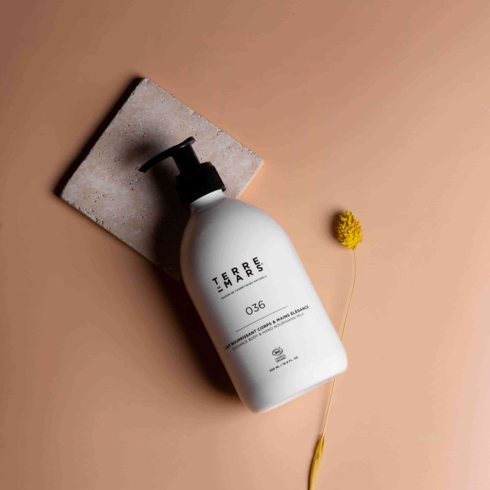 Lait Nourrissant Corps & Mains Elégance - Constitué d’ingrédients biologiques et d’actifs naturels, le lait pour le corps Imminence est adapté pour une utilisation quotidienne. Sa texture délicate, lisse et souple le rend particulièrement agréable à manip
