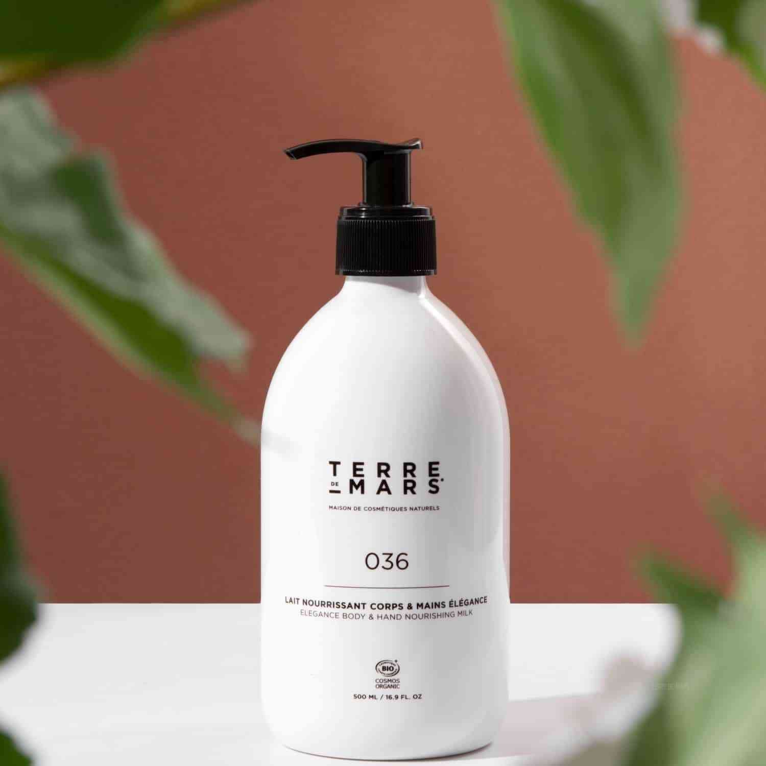 Lait Nourrissant Corps & Mains Elégance - Constitué d’ingrédients biologiques et d’actifs naturels, le lait pour le corps Imminence est adapté pour une utilisation quotidienne. Sa texture délicate, lisse et souple le rend particulièrement agréable à manip