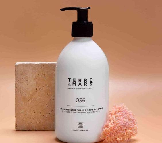 Lait Nourrissant Corps & Mains Elégance - Constitué d’ingrédients biologiques et d’actifs naturels, le lait pour le corps Imminence est adapté pour une utilisation quotidienne. Sa texture délicate, lisse et souple le rend particulièrement agréable à manip