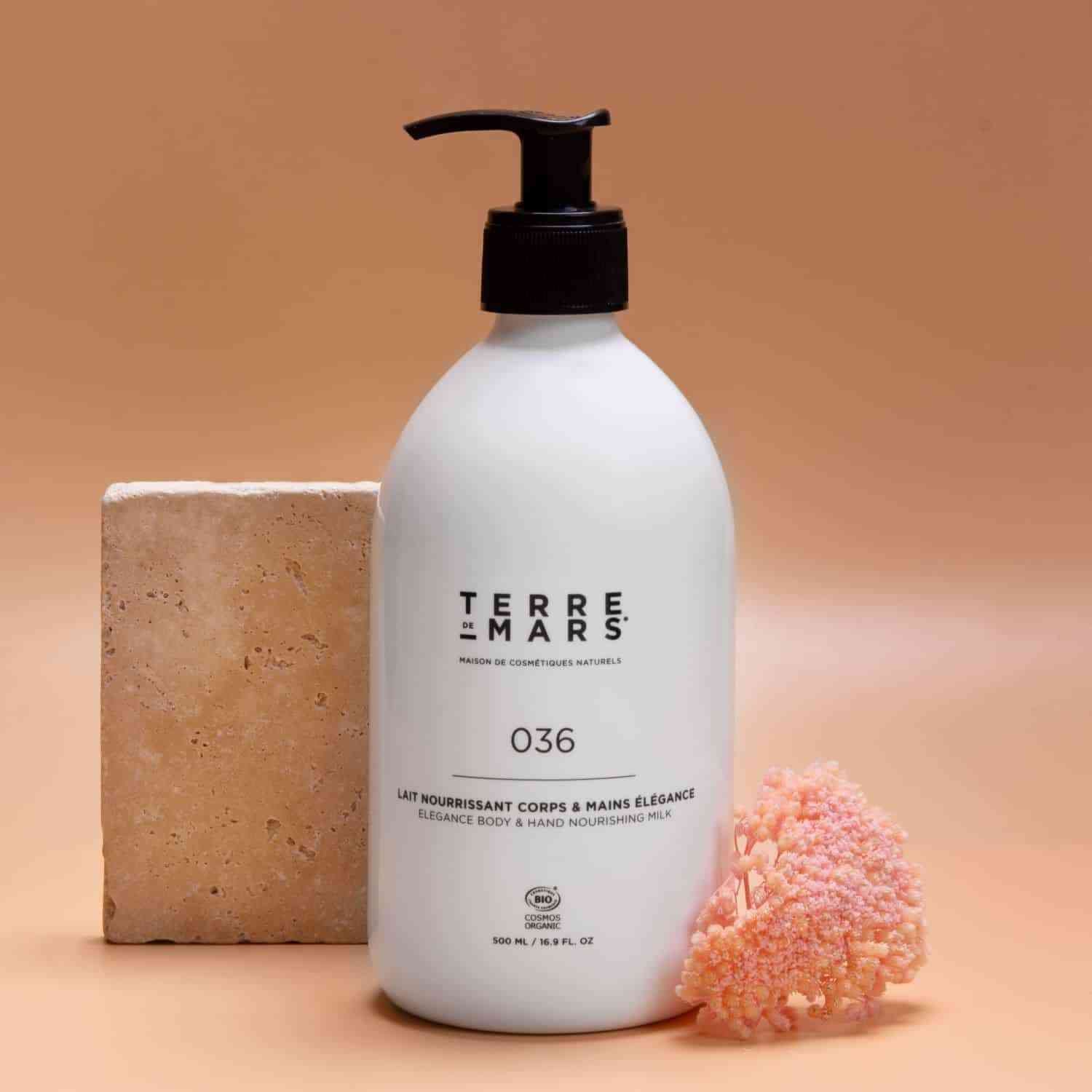Lait Nourrissant Corps & Mains Elégance - Constitué d’ingrédients biologiques et d’actifs naturels, le lait pour le corps Imminence est adapté pour une utilisation quotidienne. Sa texture délicate, lisse et souple le rend particulièrement agréable à manip
