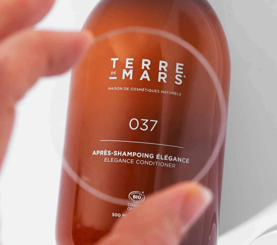Après-Shampoing Elégance - Cet après-shampoing sans silicones a été testé sous contrôle dermatologique et convient à tous types de cheveux, même les plus fragiles. Ecocert, vegan et cruelty free. Fabriqué entièrement en France dans notre usine portant le