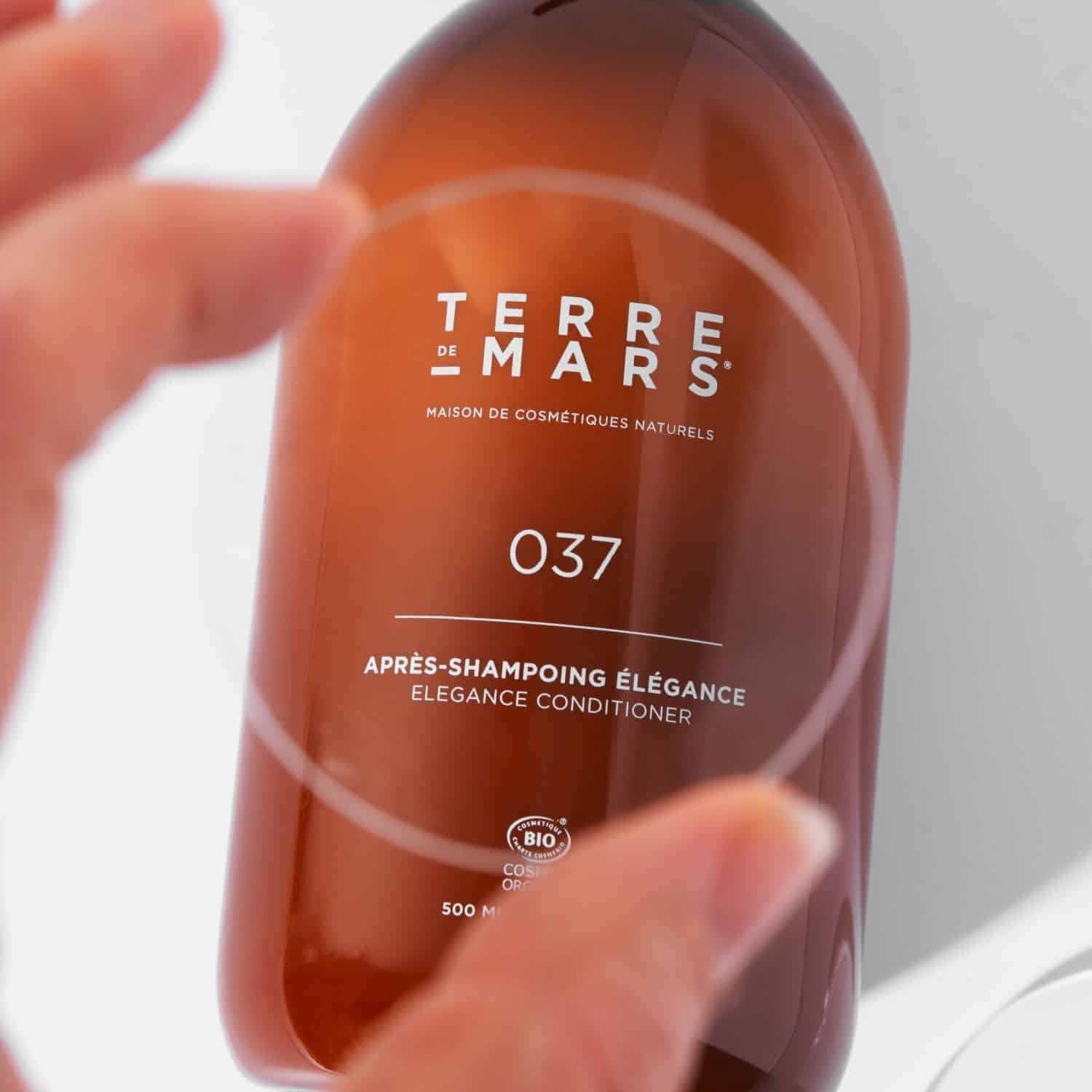 Après-Shampoing Elégance - Cet après-shampoing sans silicones a été testé sous contrôle dermatologique et convient à tous types de cheveux, même les plus fragiles. Ecocert, vegan et cruelty free. Fabriqué entièrement en France dans notre usine portant le