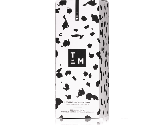 039 Intuition Diffuseur de Parfum d'Intérieur - Conçu pour les grands espaces, ce diffuseur 200ml accompagné de ses six tiges de rotin crée une ambiance parfumée unique dans votre intérieur durant 3 à 4 mois.Ce parfum étant créé avec des matières première