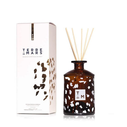 041 Révélation Indoor Fragrance Diffuser - Designed for large spaces, this 200 ml diffuser with six rattan sticks creates a unique scented atmosphere in your home for 3 to 4 months. This fragrance is made with raw materi